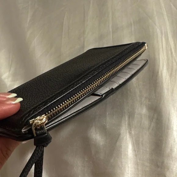 kate spade Black Pebbled Leather Zip Around Wallet - NWOT - Picture 4 of 8